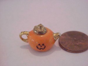 Porcelain Halloween teapot 9