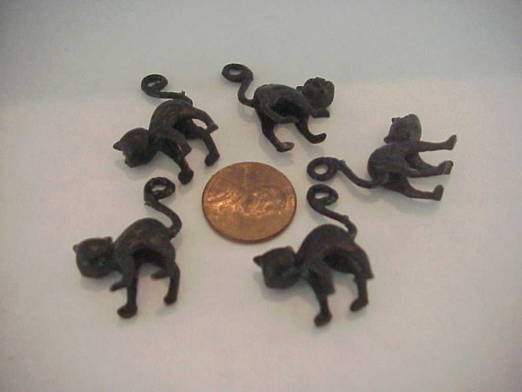 5 vintage plastic Halloween black cats 1/12th scale - Click Image to Close