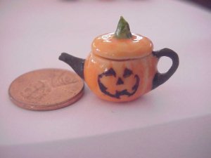 Porcelain Halloween teapot 6