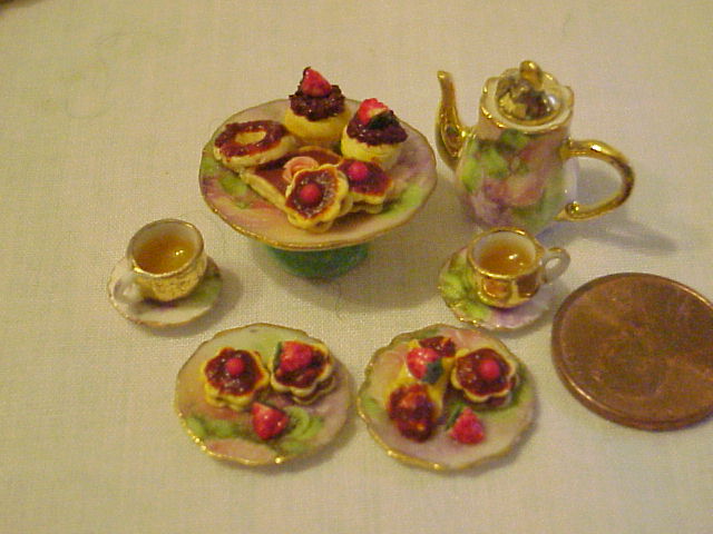 4pc Christmas Chocolate Pot set mugs and pastry - Click Image to Close